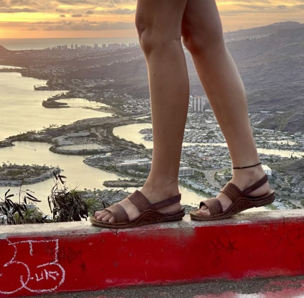 ✨J-Slips Hawaiian Adventure Hiking Sandals w/ Back Strap & Arch Support ✨